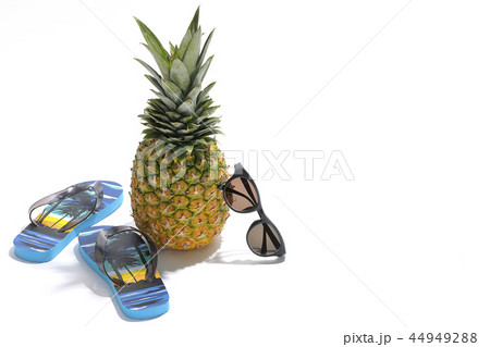 パインとビーサンとグラサン パインとビーサンとグラサン 44949288