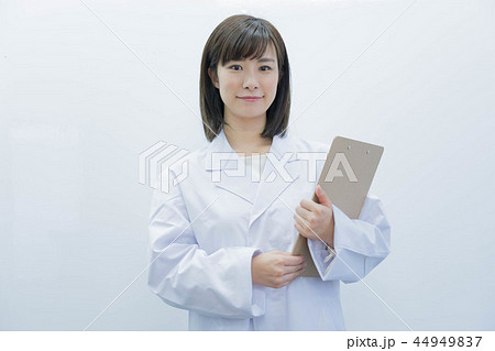 女性　医者　ポートレート 44949837