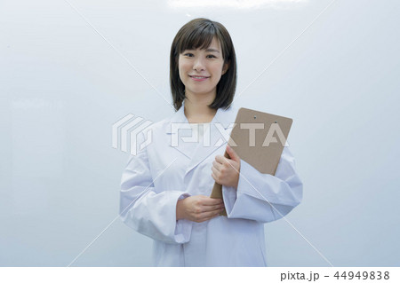 女性　医者　ポートレート 44949838