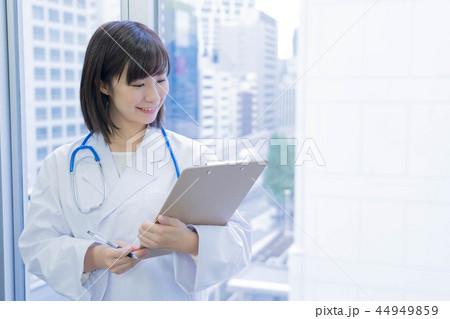 女性　医者　ポートレート 44949859