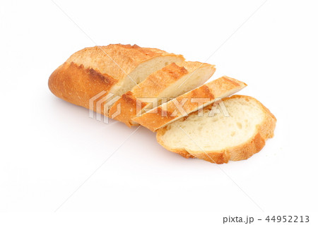 カットされたフランスパン バゲット 白バックの写真素材