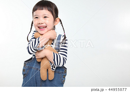 女の子 笑い 人形 44955077