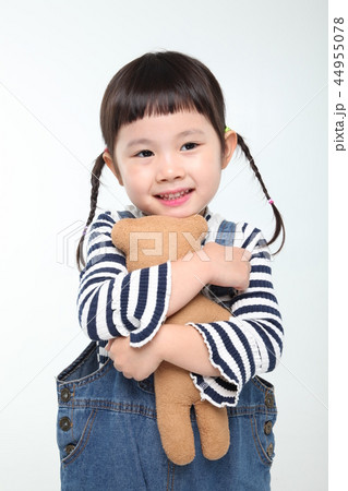 女の子 笑い 人形 44955078