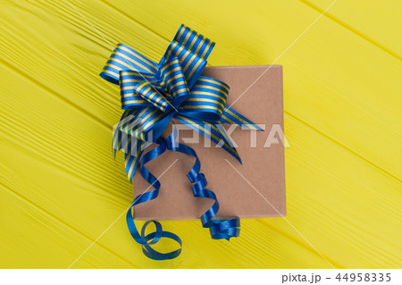 Cardboard kraft gift box. 44958335