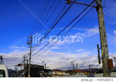 虹と電線 虹と電線 44958853