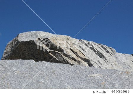 岩肌と青空 岩肌と青空 44959965