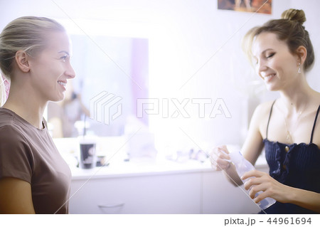 professional make-up in the beauty salon / master makes a professional fresh summer make-up of a beautiful model in the salon professional make-up in the beauty salon / master makes a professional fresh summer make-up of a beautiful model in the salon 44961694