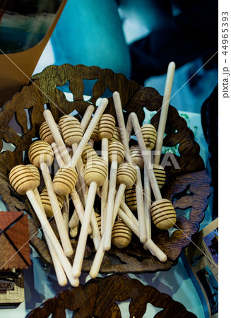 Set of honey dippers made of wood 44965393