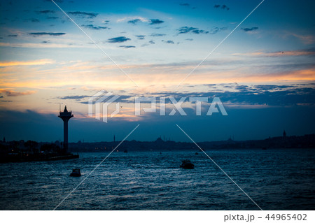 Gray color clouds partly cover the  sky 44965402