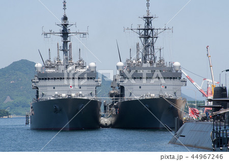 係留中の二隻の護衛艦 係留中の二隻の護衛艦 44967246