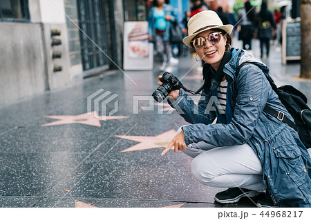 photographer taking picture of  famous landmark 44968217