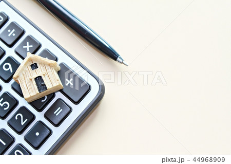 Wood house model on calculator 44968909