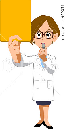 イエローカードを見せる白衣の女性 のイラスト素材