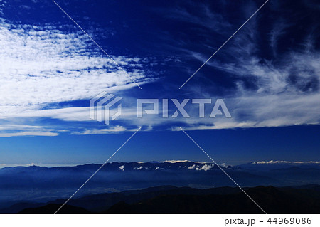 南アルプス塩見岳山頂からの　中央アルプス　乗鞍岳　御嶽山　遠景　 44969086