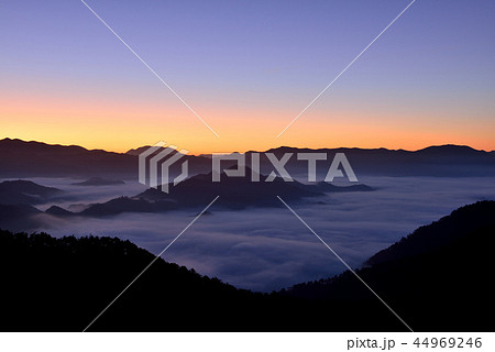 高ツムジ山の雲海 高ツムジ山の雲海 44969246