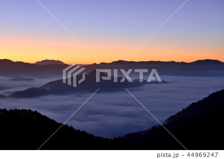 高ツムジ山の雲海 高ツムジ山の雲海 44969247