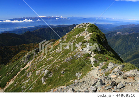 南アルプス塩見岳山頂東峰から西峰越しに　中央アルプス　乗鞍岳　北アルプス槍穂高連峰　を望む　 44969510