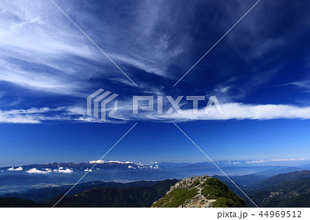 南アルプス塩見岳山頂東峰から西峰越しに　中央アルプス　乗鞍岳　北アルプス槍穂高連峰　を望む　 44969512