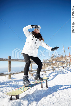 冬 徳裕山 若い女性 44969679