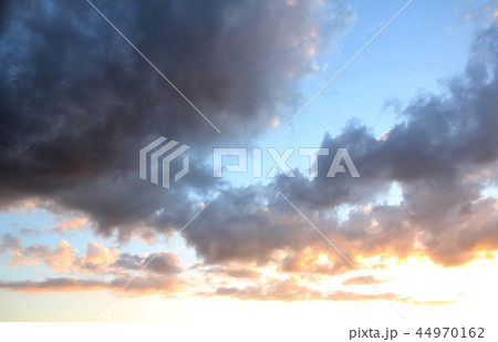 空 夕焼け 夕方 44970162