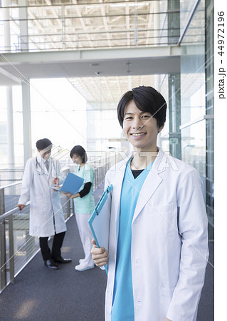 医者　看護士　病院　医療イメージ 44972196