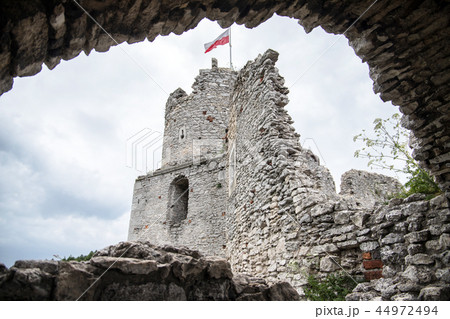 ruins of medieval Ogrodzieniec castle, Poland ruins of medieval Ogrodzieniec castle, Poland 44972494