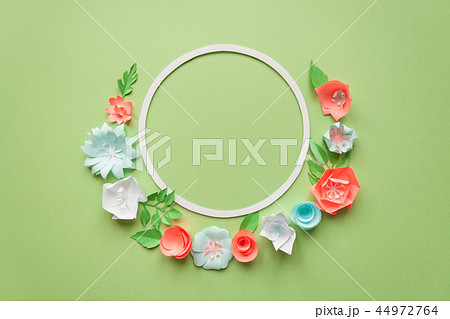 Round frame with color paper flowers 44972764