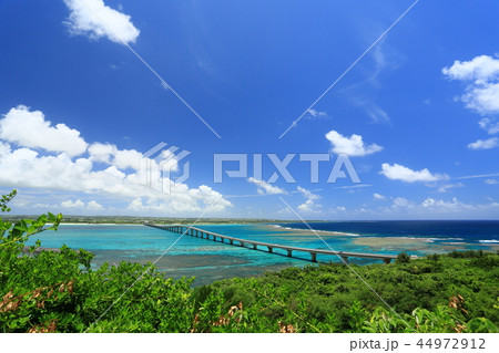 来間島から来間大橋を望む 44972912