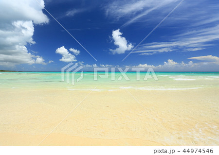 伊良部島の渡口の浜 44974546