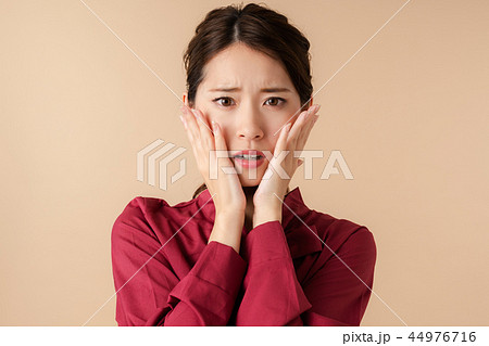 困る女性 困る女性 44976716