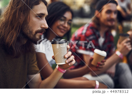 Thoughtful young man drinking coffee and looking into the distance 44978312