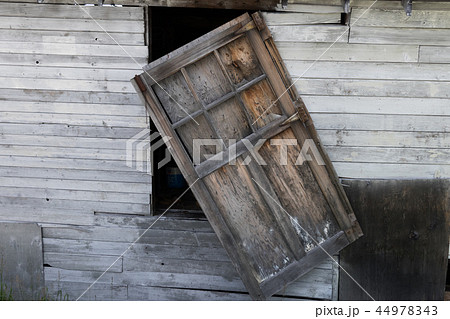 廃屋の扉 Deserted house door 廃屋の扉 Deserted house door 44978343