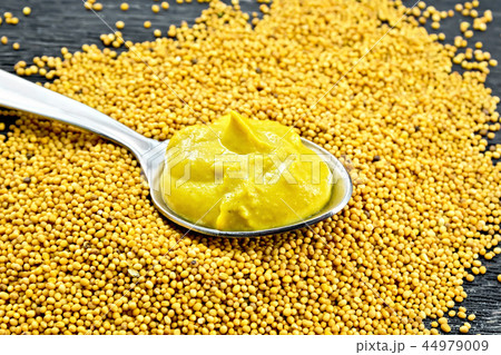 Sauce mustard in spoon on seeds 44979009