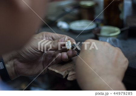Professional Goldsmiths in Thailand 44979285
