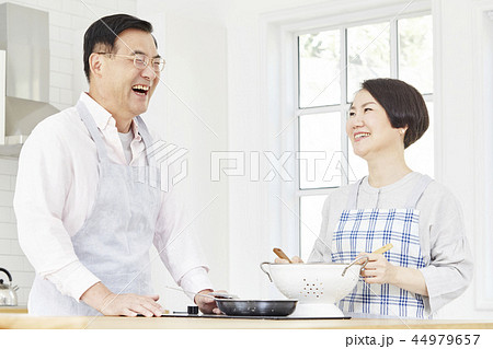 夫婦 韓国人 中年 44979657