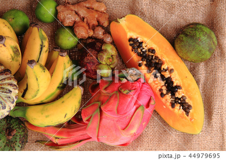 papaya annona bannana dragonfruit 44979695