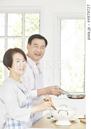 夫婦 韓国人 中年 44979727