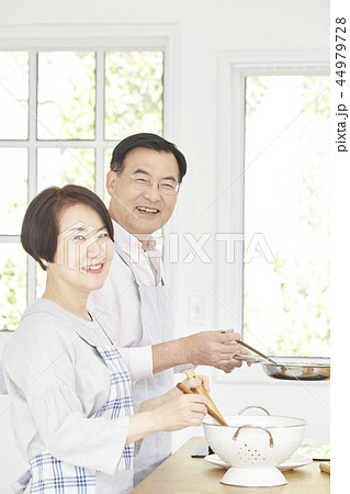 夫婦 韓国人 中年 44979728