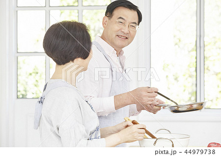 夫婦 韓国人 中年 44979738