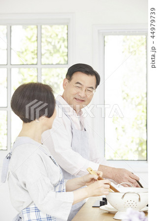 夫婦 韓国人 中年 44979739