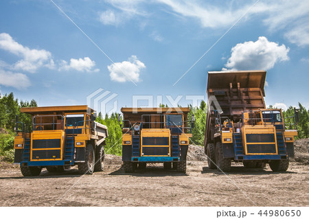 Dump trucks ready to work 44980650