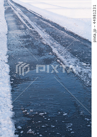 スリップ注意_凍結路面 スリップ注意_凍結路面 44981231