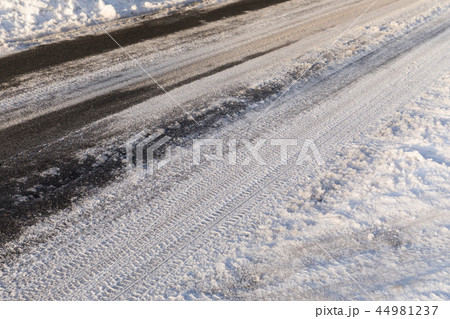 スリップ注意_凍結路面 スリップ注意_凍結路面 44981237