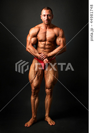 Studio shot of young male bodybuilder on black 44981748
