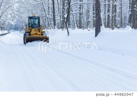 冬期_重機による除雪作業 44982047