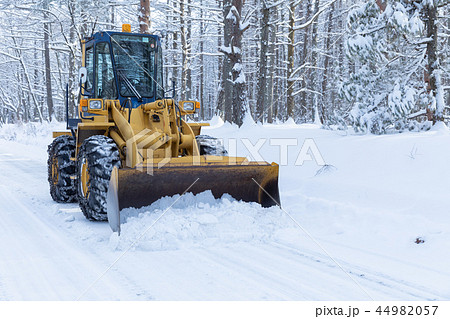 冬期_重機による除雪作業 44982057