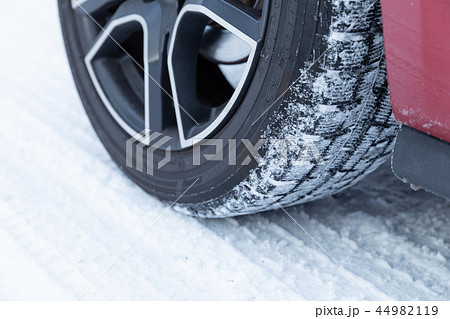 雪国の積雪した道路 雪国の積雪した道路 44982119