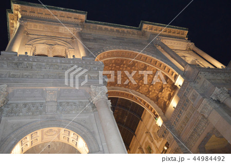 Milan 05 Oct 2018 - the arch of the Galleria Vittorio Emanuele II in the background of the black sky 44984492