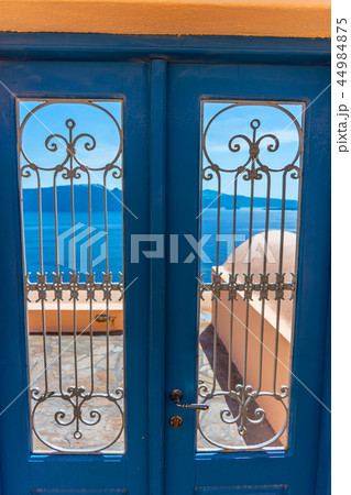 Picturesque view of traditional cycladic Santorini 44984875