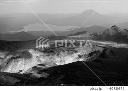 雌阿寒岳からの阿寒湖と雄阿寒岳２ 44986421
